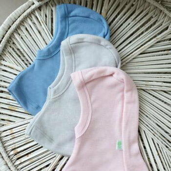 Cagula uni in strat dublu baby pink din lana merinos organica pentru copii Green Rose 1
