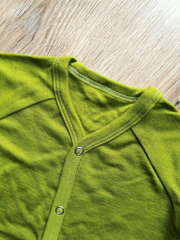 Salopetă – pijama overall green moss din lână merinos organică pentru bebeluși Green Rose