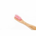 Periuță de dinți pentru copii din bambus roz Nordics 2
