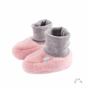 Botoşei pentru bebeluși din lână merinos fleece organică light pink Iobio Popolini