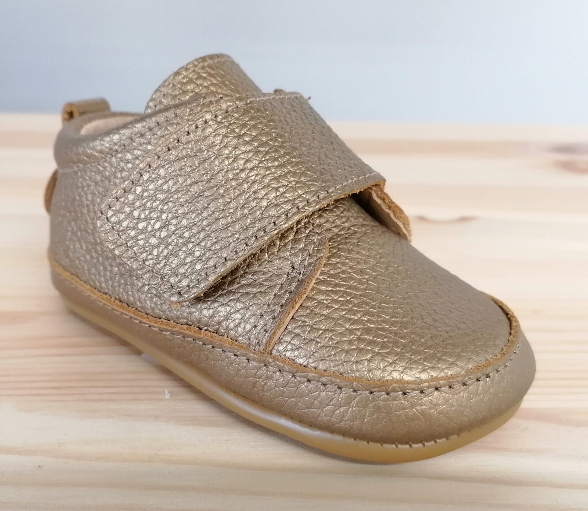 Pantofi barefoot din piele naturală pentru primii pași Antique Gold Move By Melton