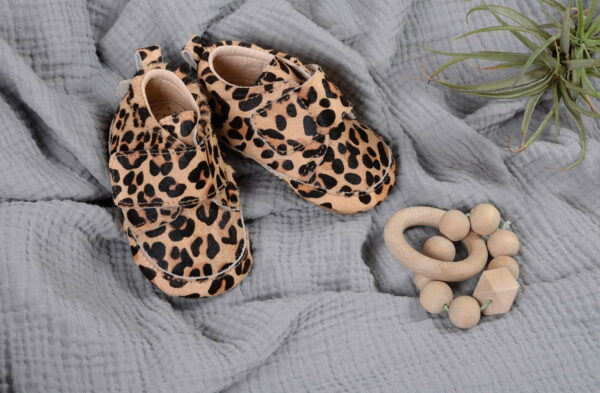 Pantofi barefoot din piele naturală pentru primii pași Leopard Move By Melton
